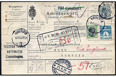 4 øre Bølgelinie, 30 øre og 2 kr. Chr. X på 2,34 kr. frankeret internationalt adressekort for pakke dirigeret via England fra Kjøbenhavn d. 8.4.1920 via Göteborg d. 21.4.1920 og Basel til Bern, Schweiz.