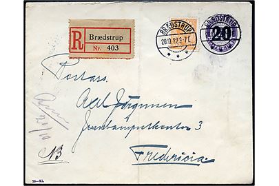 20/15 øre provisorisk helsagskuvert (fabr. 29-Kl.) opfrankeret med 30 øre Chr. X sendt anbefalet fra Brædstrup d. 20.10.1922 til Fredericia. Fold.
