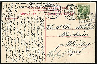 5 øre Chr. IX på brevkort fra Auning d. 10.5.1907 til Højrup på Fyn. Fejlsendt til Hjulby med stjernestempel HJULBY og sidestemple Nyborg d. 11.5.1907.