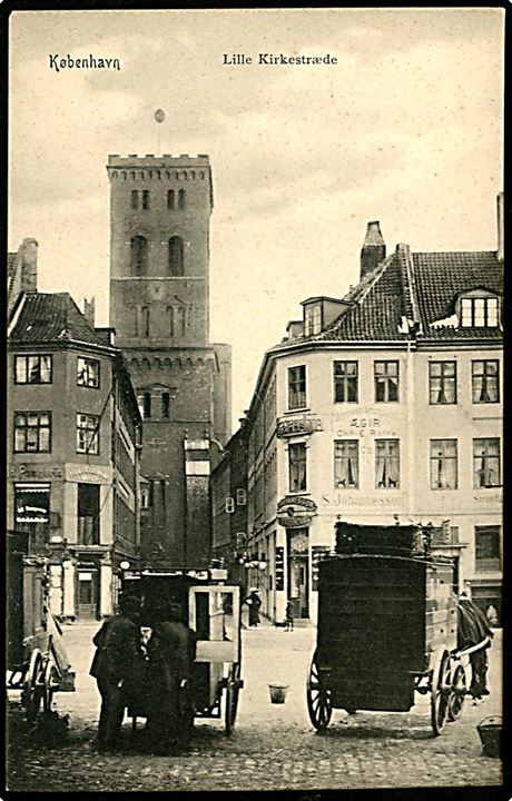 Lille Kirkestræde med hestevogne og Nicolai kirke i baggrunden. P. Alstrup no. 9264. Kvalitet 8