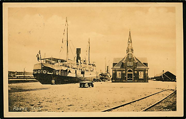 5 øre Chr. X på brevkort (Rønne havn med dampskib) annulleret med sejlende bureaustempel Kjøbenhavn - Rønne POST 2 d. 26.5.1917 til Gentofte.