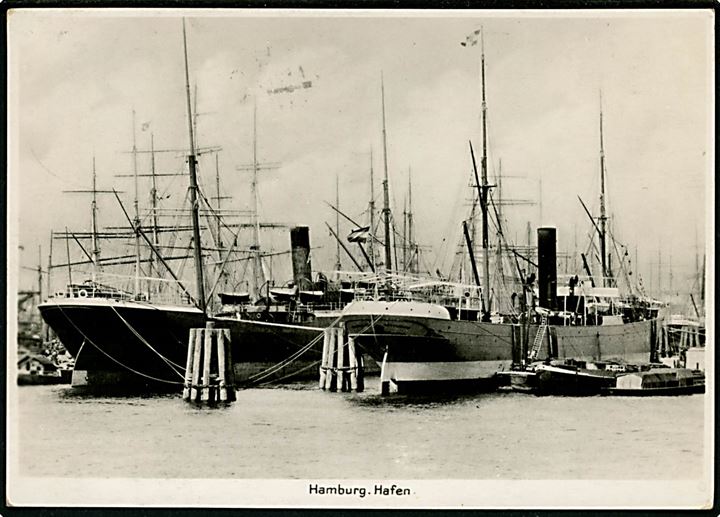 15 pfg. Hindenburg på brevkort (Dampskibe i Hamburg) annulleret med bureaustempel Berlin - Warnemünde Bahnpost Zug 15 d. 22.12.1934 til Udbyhøj pr. Ørsted, Danmark.