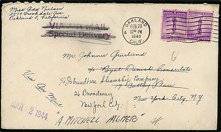 Amerikansk 3 cents Defence (2) på brev fra Oakland d. 28.2.1944 til dansk sømand via kgl. danske Konsulat i New York - eftersendt til Isbrandtsen Steamship Company og igen til Liberty-skibet S/S A. Mitchell Palmer. 