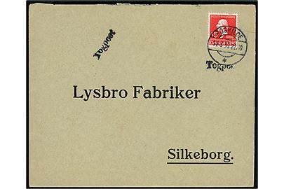 15 øre H. C. Andersen på fortrykt kuvert annulleret Roskilde d. 17.3.1935 og sidestemplet med sort liniestempel Togpost til Lysbro Fabriker, Silkeborg.