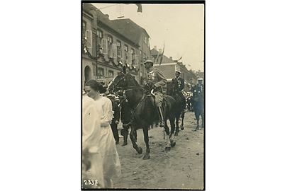 Genforening. Chr. X til hest i Nørregade, Haderslev d. 10.7.1920. No. 2337.