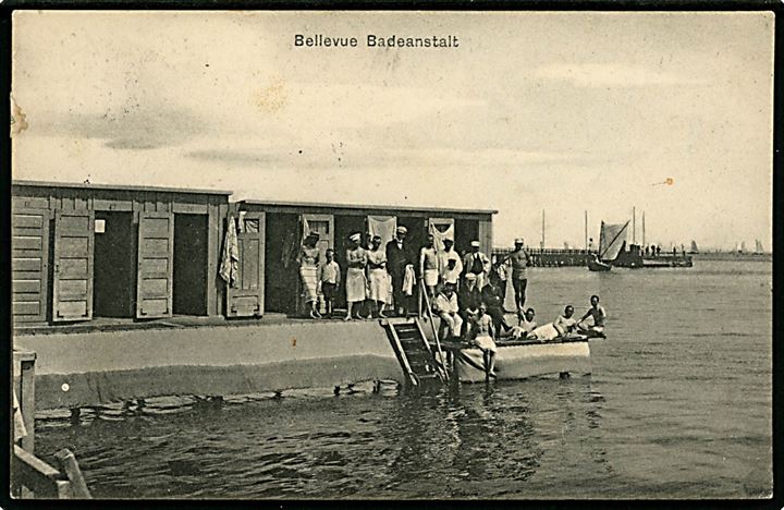 Klampenborg, Bellevue Badeanstalt med badende. P. Alstrup no. 9603.