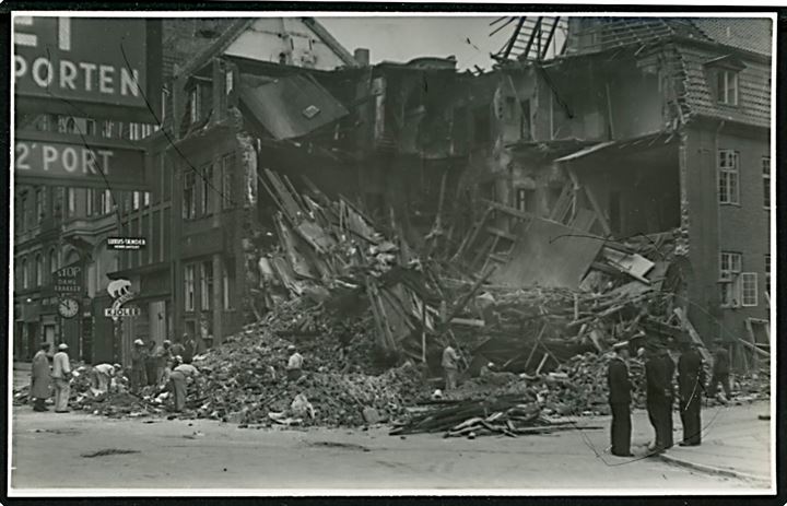 Rosenborggade 1 “Borgernes Hus” efter Schalburgtage 22.6.1944. Fotokort u/no. Kvalitet 9
