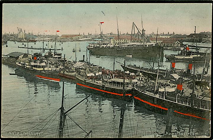 Kvæsthusbroen med fragtskibe og i baggrunden DFDS bjærgningsskibet “Bryderen”. A. Vincent no. 4011. Kvalitet 8