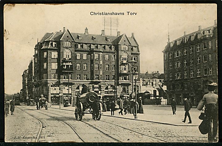 Christianshavns Torv med sporvogn i baggrunden. J. W. no. 1415. Kvalitet 7
