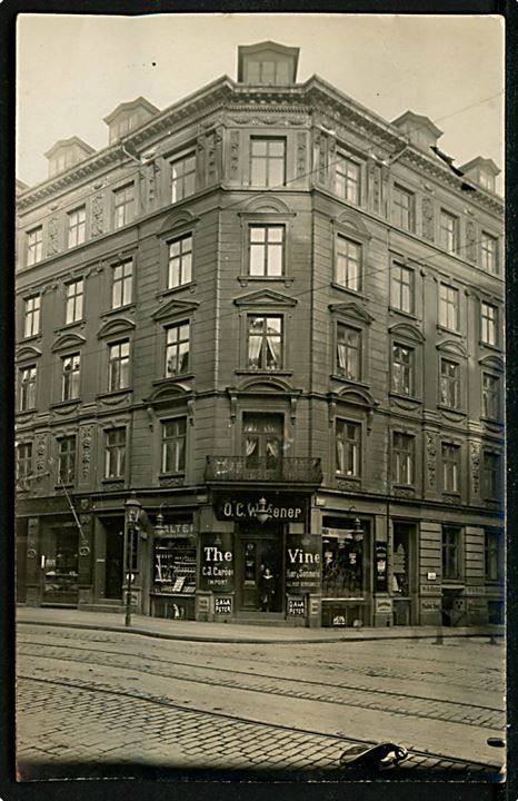 Vesterbrogade 83 hj. Valdemarsgade O. C. Wegeners urtekram. Fotokort u/no. Kvalitet 8