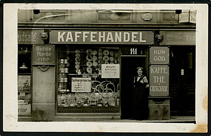 Vesterbrogade 141 med Kaffehandel. Fotograf H. P. Hansen u/no. Kvalitet 7a