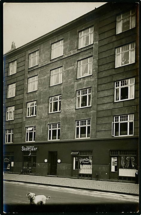 Frederiksberg Bredegade 7 med Vaskeri & Strygeri. Fotokort u/no. Kvalitet 8