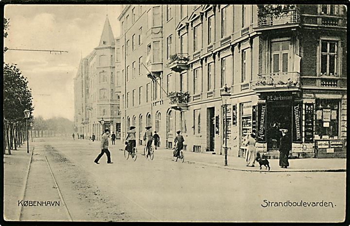 Strandboulevarden 31 hj. Præstøgade P. E. Jørgensens kolonialhandel. Stenders no. 7511. Kvalitet 7