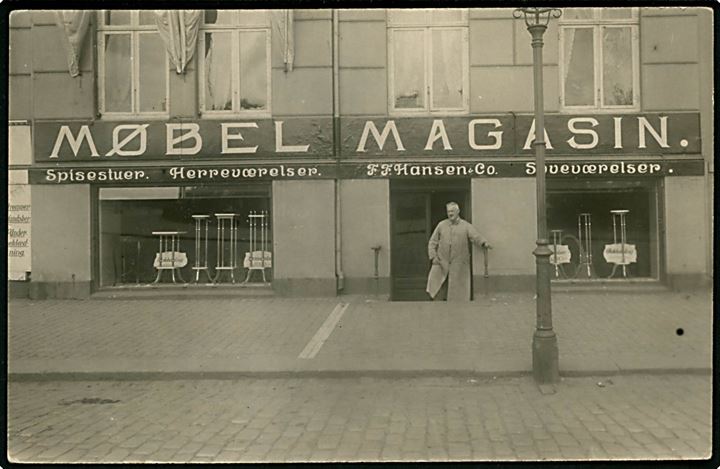 Sortedamsgade 1 (nuv. Sortedams Dossering) med Møbel Magasin ved F. F. Hansen & Co. Fotokort u/no. Kvalitet 7