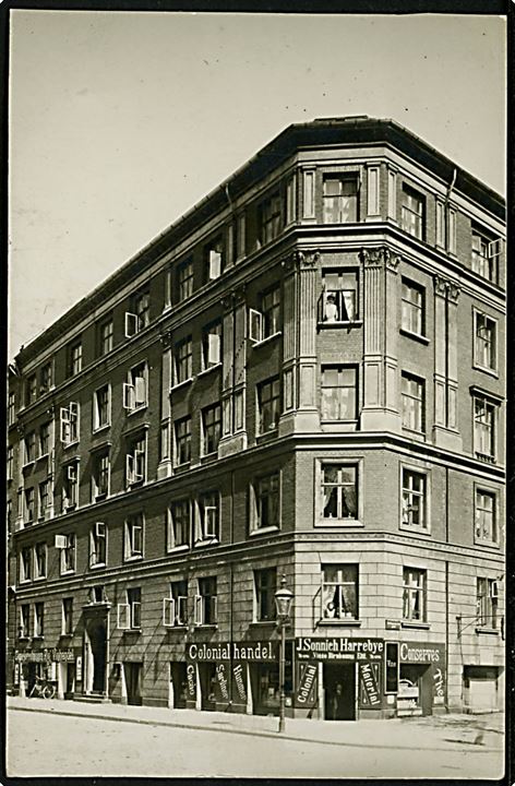 Schleppegrellsgade 10 hj. Ryesgade J. Sonnich Harrebye Colonialhandel. Fotokort u/no. Kvalitet 9