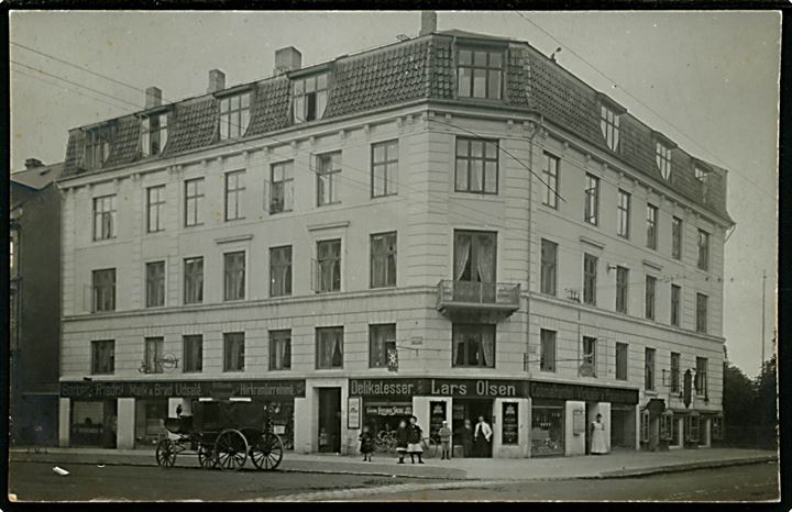 Mathildevej 1 hj. Søndre Fasanvej 18 Lars Olsen’s kolonialhandel. Fotokort u/no. Kvalitet 8
