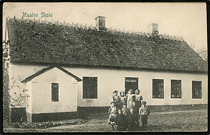 Maalev (Maaløv) skole med elever. P. Alstrup no. 3224. Kvalitet 7