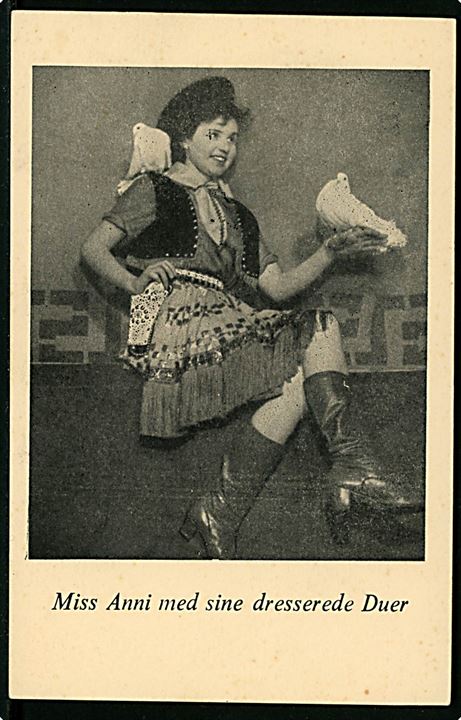Dyrehavsbakken, Miss Anni med sine dresserede Duer. Professor Tribini, Gøglervognen “Scala”. U/no. Kvalitet 8