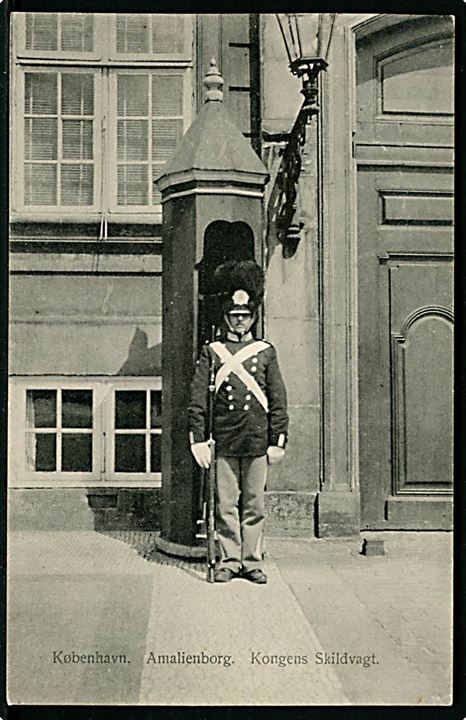 Amalienborg med kongens skildvagt. Fritz Benzen no. 56. Kvalitet 8