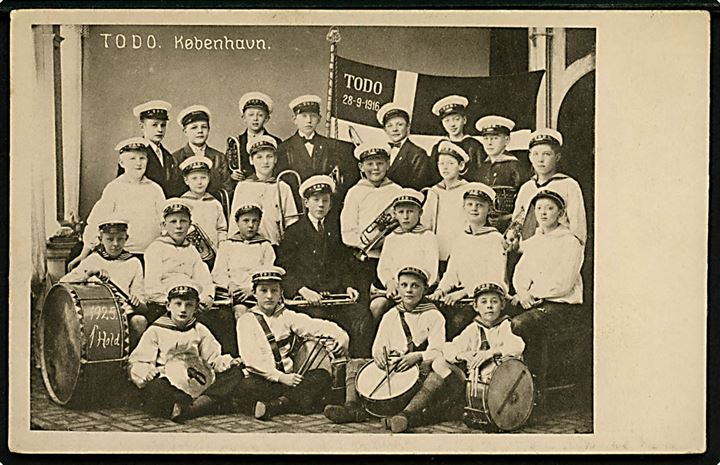 T.O.D.O. København drengeorkester med fane d. 28.9.1916. Stenders no. 58471. Kvalitet 7