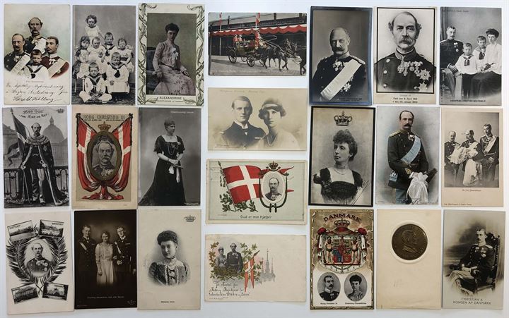 Royale. Sammenstilling med bl.a. kronprins Frederik og prinsesse Olga. 48 kort.