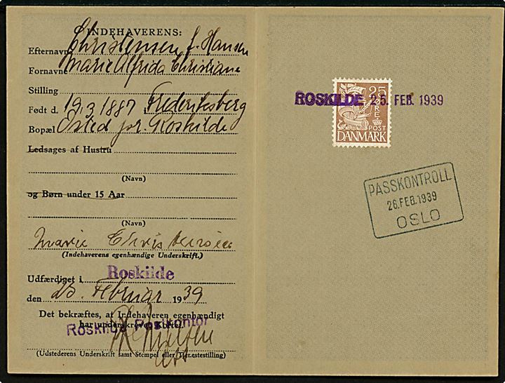 Nordisk Rejsekort med 25 øre Karavel som gebyr stemplet Roskilde d. 25.2.1939. Norsk stempel fra Paskontroll i Oslo d. 26.2.1939.