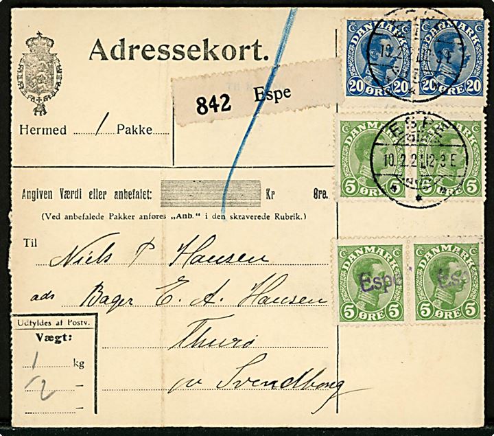 5 øre (2) og 20 øre (2) Chr. X på adressekort for pakke annulleret Espe d. 10.2.1921 til Thurø pr. Svendborg. Yderligere 5 øre Chr. X i parstykke anvendt som gebyr mærker og annulleret med liniestempel “Espe”. 