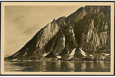 Svalbard/Spitzbergen. Redbai (Red Bay) Vogelberg. Norddeutscher Lloyd, Ocean Comfort Company Polarfahrt no. 8.