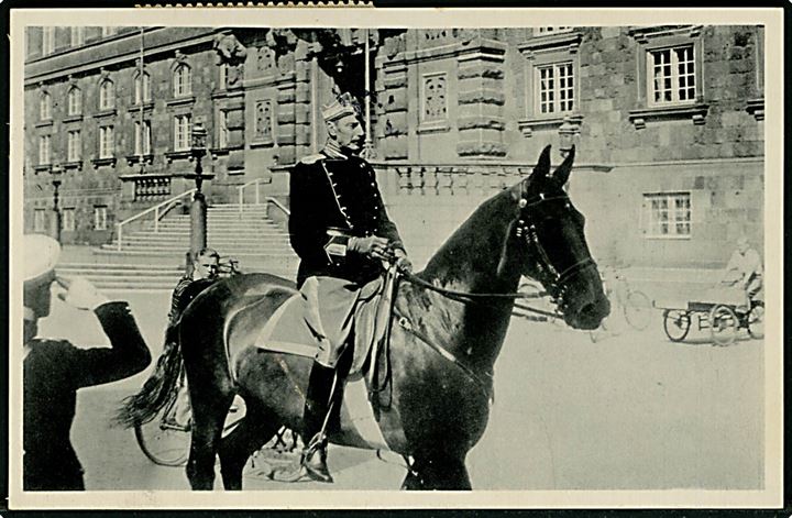 15 øre Karavel og Garderforeningen mærkat på brevkort (Chr. X til hest) fra København d. 30.12.1940 til Odense.