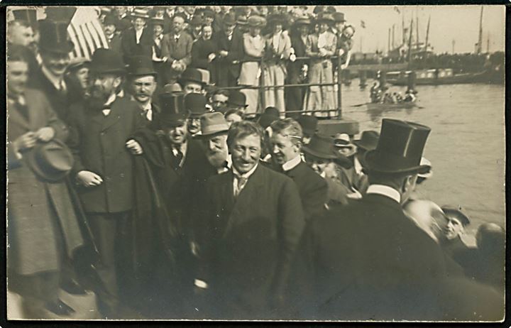 Polarforsker Dr. Frederick A. Cook modtages i København d. 4. sept. 1909 efter at have nået Nordpolen. H. Ferlov. 