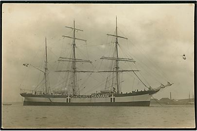 Oakhurst, 3-mastet barkskib, Sejlskibsrederiet Kalundborg i neutralitetsbemaling under 1. verdenskrig. Fotokort u/no.