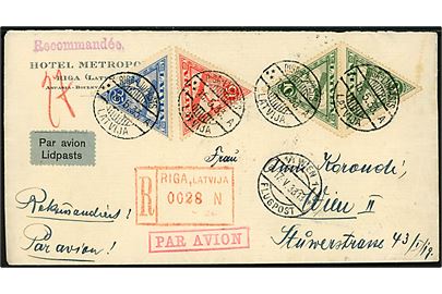 10 c. (2), 15 c. (2) og 25 c. (2) 3-kantede Luftpost udg. på for- og bagside af anbefalet luftpostbrev fra Riga d. 16.5.1933 til Wien, Østrig.