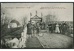 Genforening. Gjelsbro, stemmeberettigede fra kongeriget passerer grænsen d. 9.2.1920. Schützsack no. 43420. 