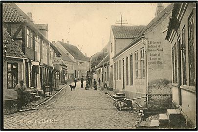 Ebeltoft, Hilsen fra med gadeparti. U/no. Frankeret med 5 øre Chr. X annulleret med stjernestempel FELDBALLE og sidestemplet Rønde d. 29.7.1916 til København.