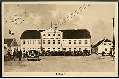 Løkken, Badehotellet med folkemængde og automobiler. J.J.N. u/no. Frankeret med 10+5 øre Kræftmærke fra Løkken d. 13.8.1929 til Stenstrup. 