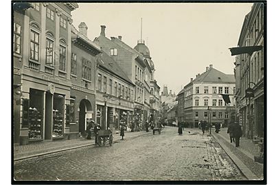 Odense, Vestergade set mod øst. Fotograf Lønborg. Fotografi 11x15½ cm.