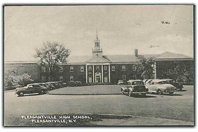 Biler parkeret foran Plensantville High School, Pleasantville, N. Y. The Tecraft Company u/no. 