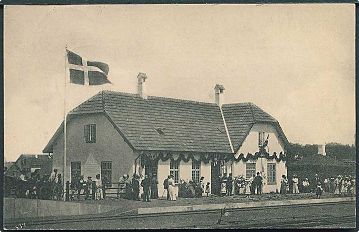 Stationen i Hornbæk ved indvielsen. Bodelsen & Wejby no. 334.
