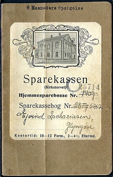 Nykøbing M. Sparekassen (Kirketorvet) med posteringer fra 1929-1958. Forside med knæk.