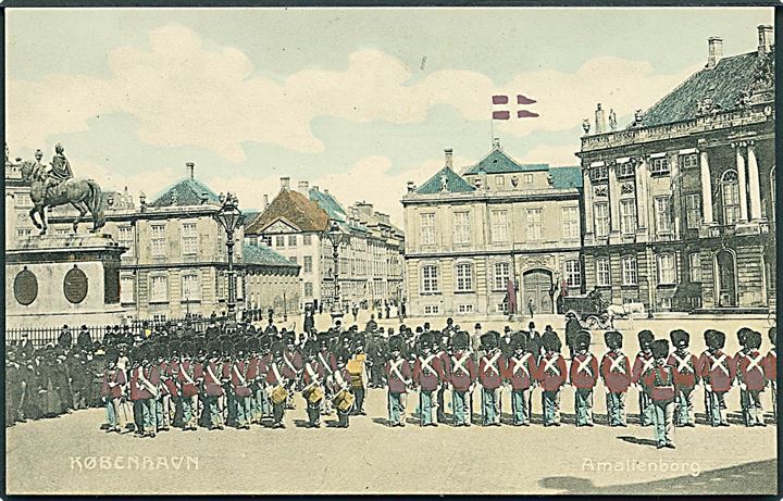 Vagtparaden på Amalienborg i København. Alex Vincents no. 4007.