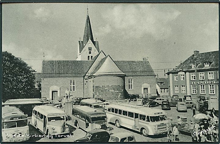 Busser holder på torvet foran Kirken, Varde. Stenders, Varde no. 112 K.  