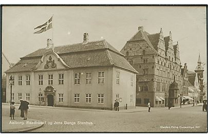 Raadhuset og Jens Bangs stenhus i Aalborg. Stenders no. 1607. Fotokort. 