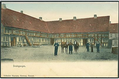 Svalegangen i den gamle gård, Grenaa. Vilhelm Hansen no. 2534.