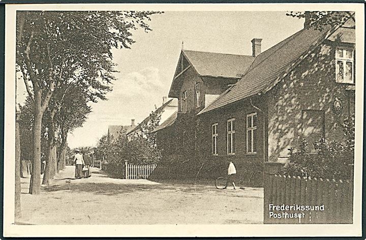 Posthuset i Frederikssund. K. V. Nielsens Boghandel no. 10828.
