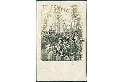 Skoleskibet Viking med besætning og besøgende fra den danske forening. Anvendt fra Hamburg 1907. Fotokort u/no. 