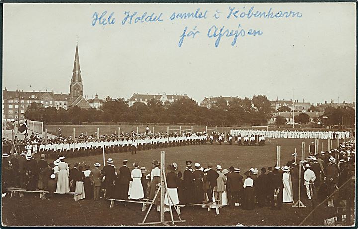 Hele holdet samlet i København før afrejsen til OL i Stockholm 1912. Fotokort u/no. 