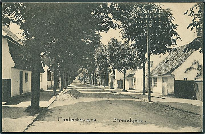 Strandgade i Frederiksværk. Albert Jensens Boghandel no. 6335. 