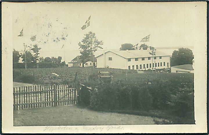 Højskolen i Flensborg Fjord. 15 øre Chr. X. Stemplet i Rinkenæs d. 18.8.1922.  Fotokort no. 9315. 