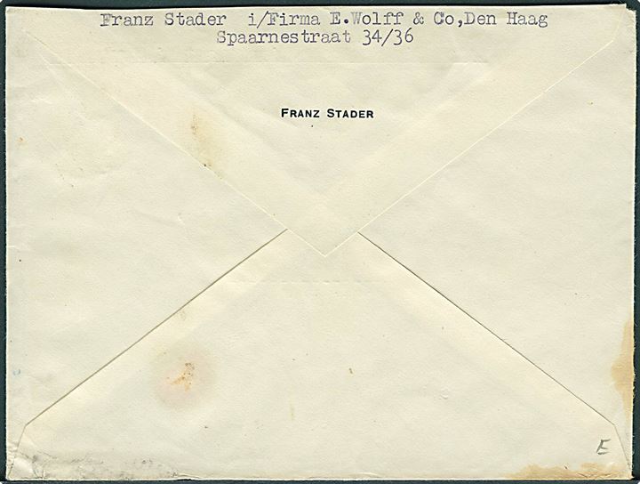 12 pfg. Hitler udg. på brev fra Haag annulleret med stumt stempel d. 17.10.1942 til Ulm, Tyskland. Påskrevet: Durch de Deutsche Dienstpost Niederlande.