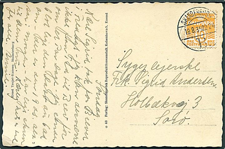 10 øre Bølgelinie på brevkort annulleret med brotype Vc Skanderborg B. d. 18.8.1935 til Sorø. Hjørneknæk.
